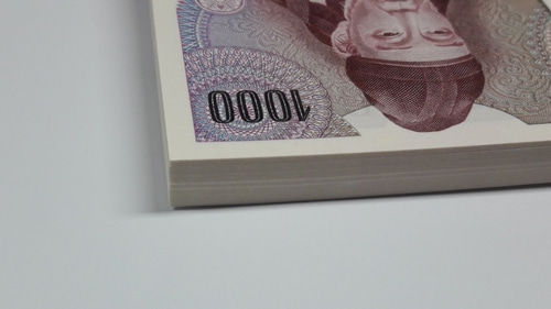 1975년 한국은행 1차 1000원 100매 미사용 화폐 다발  ​​​​​  ( 다자가 6267801 ~ 다자가 6267900 )